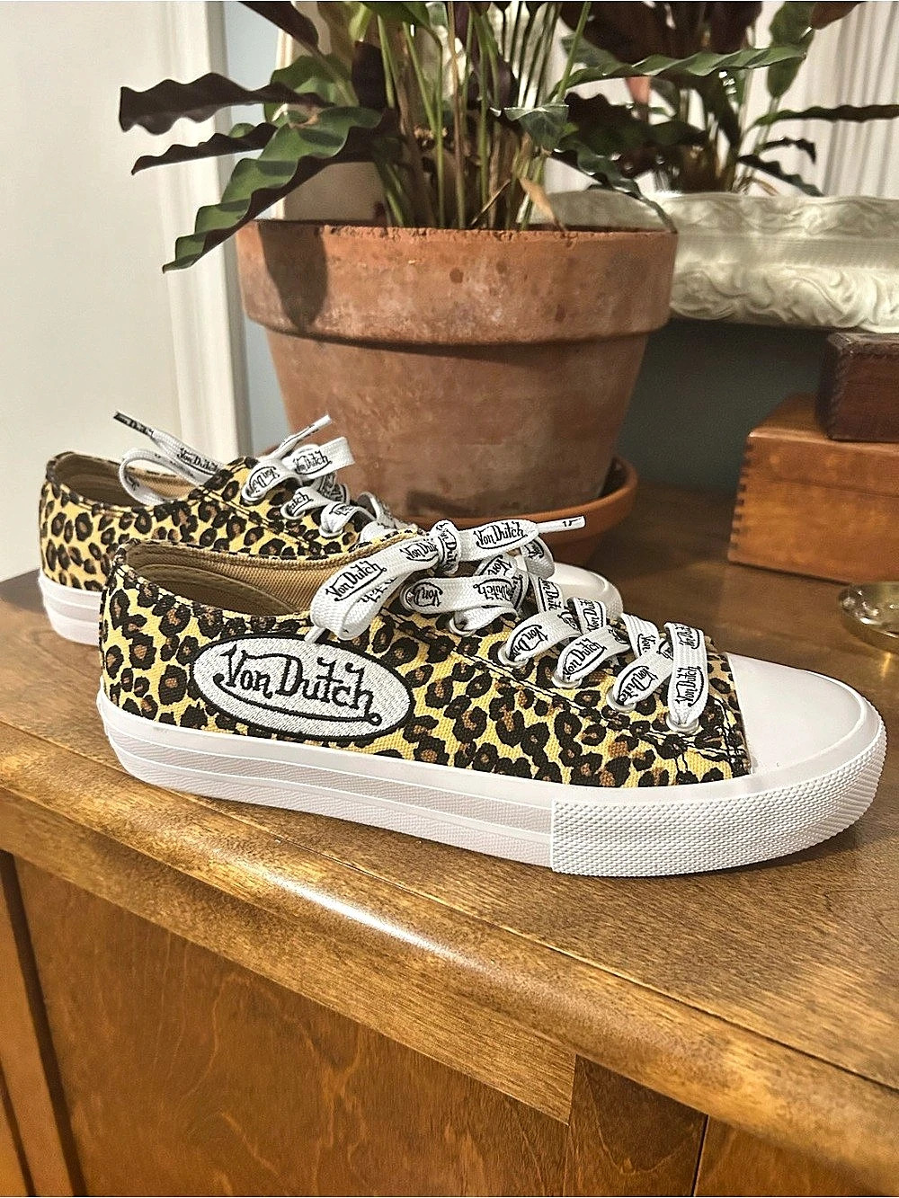 NWOT Von Dutch Leopard Print Sneakers Brown & Black US 8